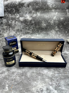Conklin L.E. Deco Crest Vermeil Fountain Pen 18K Medium Nib Conklin L.E. Deco Crest Vermeil Fountain Pen 18K Medium Nib