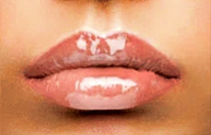 Rollerball Lip Potion in use. See its glossy shine making a comeback.