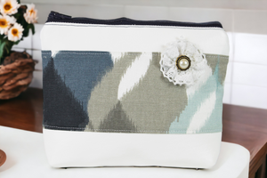 Shop now for the versatile and compact Klassy Klutch. Crafted with care, this simple yet elegant handbag is perfect for any occasion.