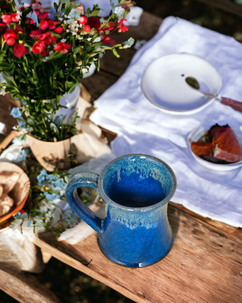 Coffee with friends tastes better in a Fresh Awaking - Northern Lights mug from Harvest Array