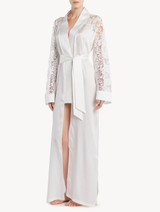 Robe in off-white silk and Leavers lace_1