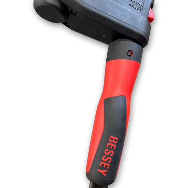 BESSEY GK60 24" GearKlamp - Unique Clamping Solution for Tight Spaces** BESSEY GK60 24" GearKlamp - Unique Clamping Solution for Tight Spaces**