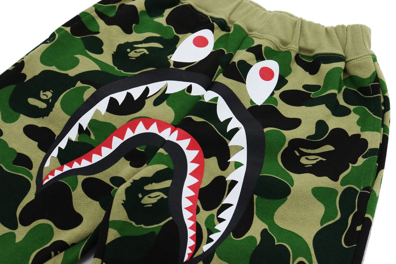 BAPE PANTS BIG ABC CAMO SHARK SWEAT SHORTS