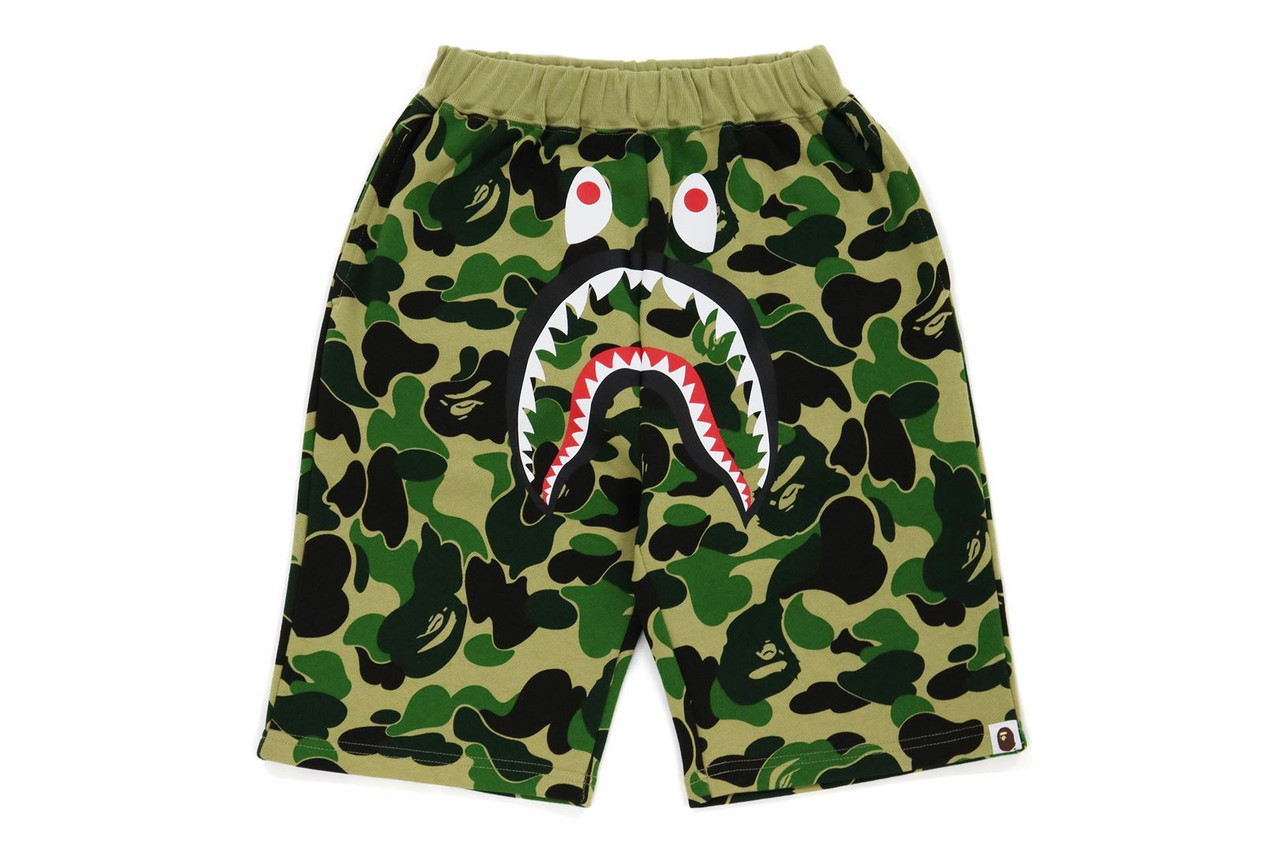 BAPE PANTS BIG ABC CAMO SHARK SWEAT SHORTS