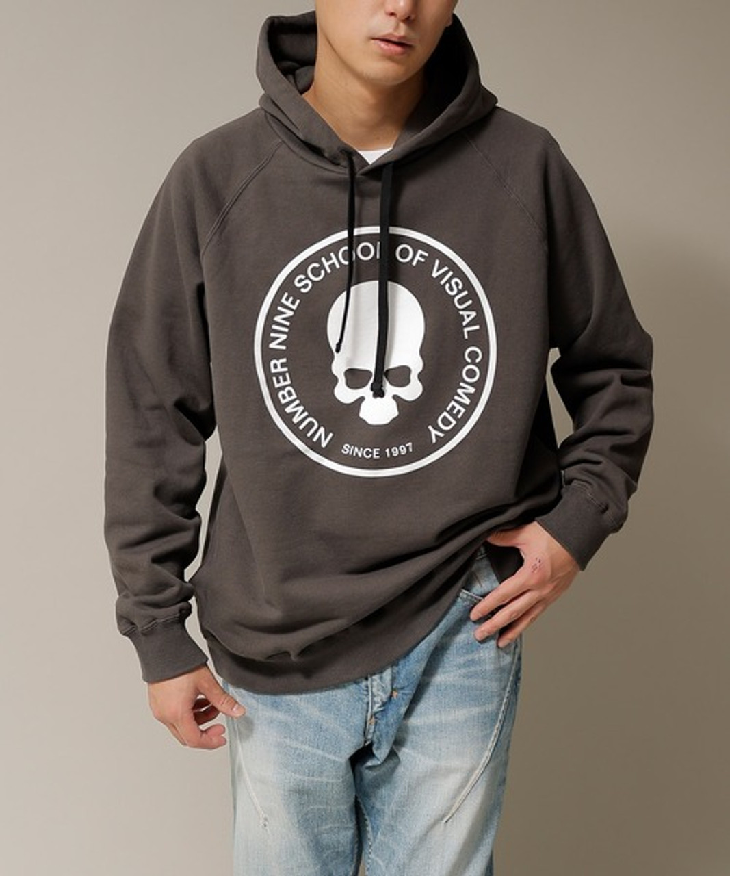 SCHOOL OF VISUAL COMEDY PULLOVER HOODIE BA2NC002