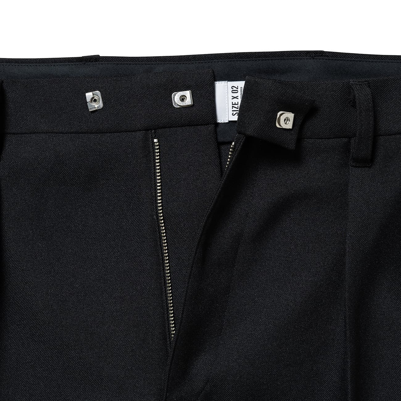 WTAPS TRD1801 / TROUSERS / POLY. TWILL M生地は厚めですか