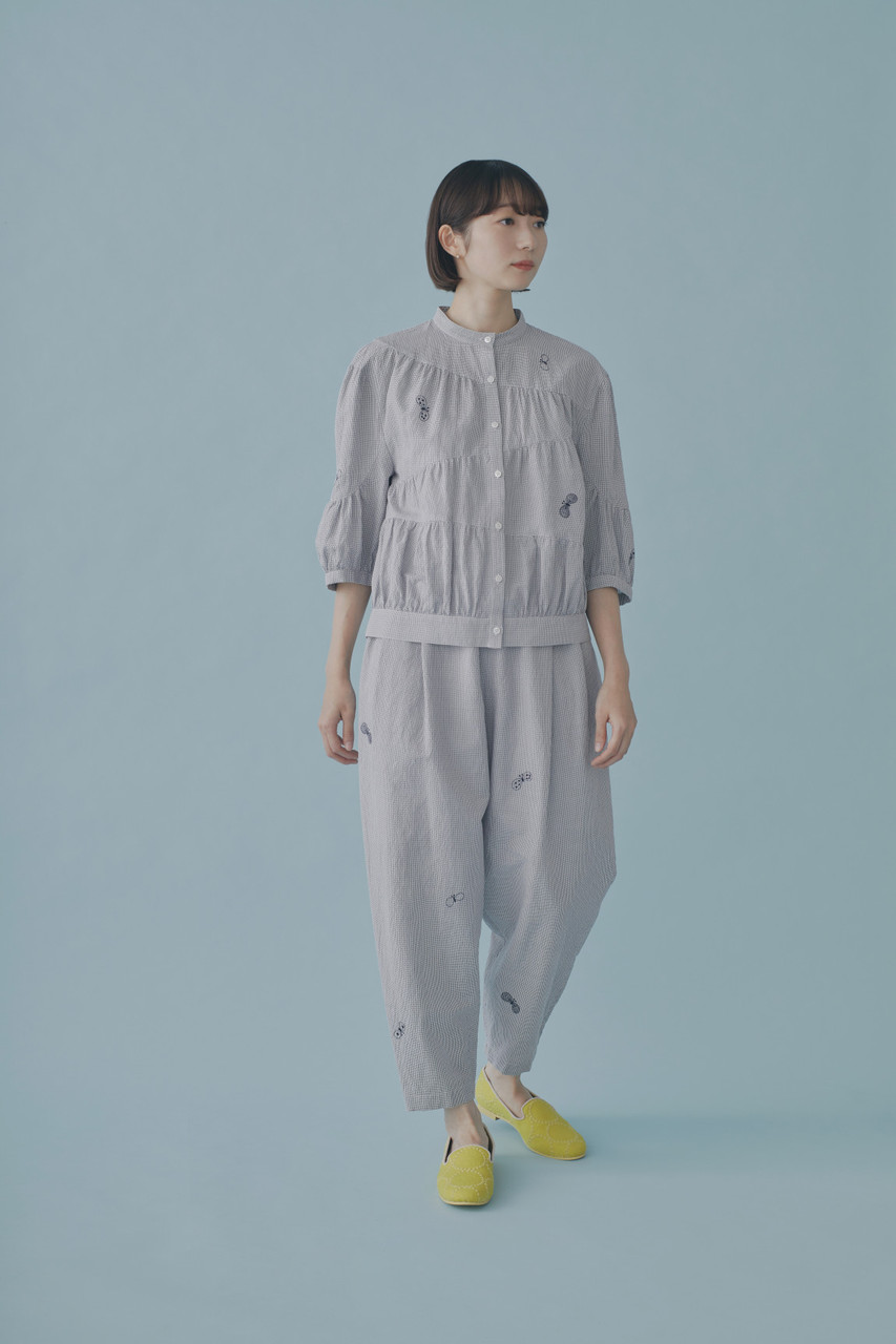 minaperhonen choucho ブラウス 38 お値下げ ミナペルホネン ブラウス choucho 蝶 ネイビー 刺繍 38/M