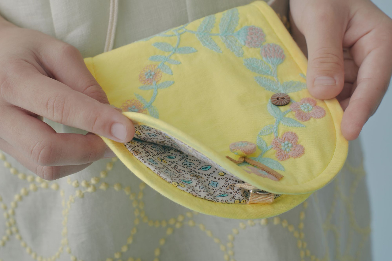 minä perhonen Goods & Accessories Flower Crown Mini Pochette 2024