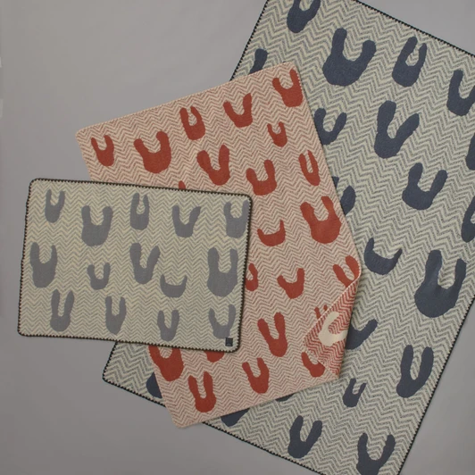 Picture No.1 of minä perhonen One Cat and Rabbits Blanket ADA7687