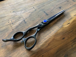 Shear Fanatic™️ Scissor Shear Fanatic®️ Pro Series Black Left Hand 35 Tooth Texturizing Shears, black hair thinning scissors with textured blades and ergonomic design on a wooden surface.