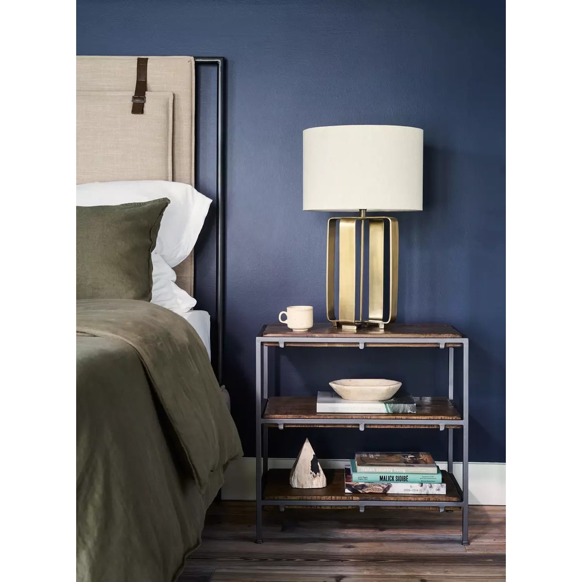 Leigh Upholstered Bed - Thumbnail 5