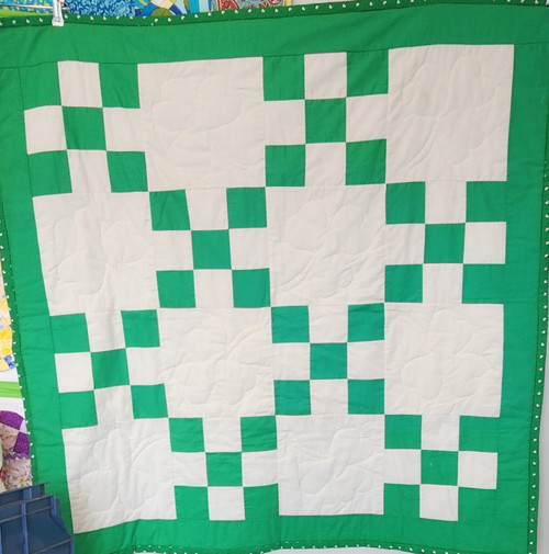 Hand-quilted Shamrock chain quilt
