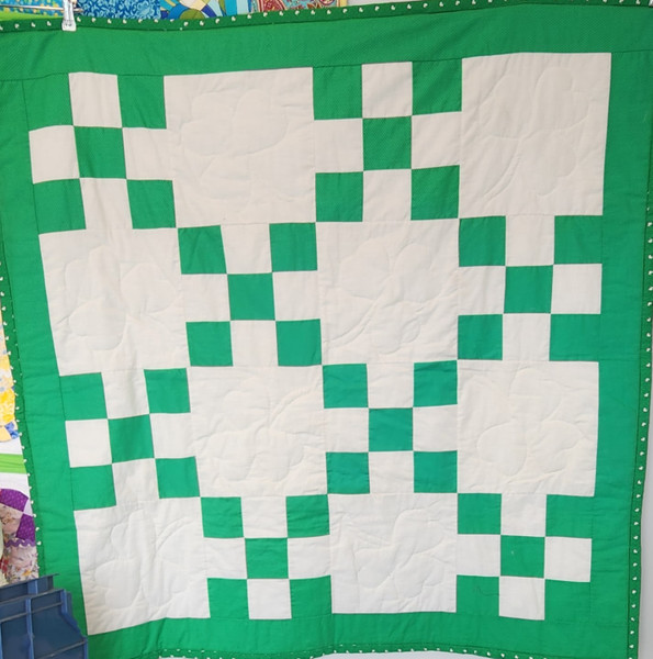 Hand-quilted Shamrock chain quilt