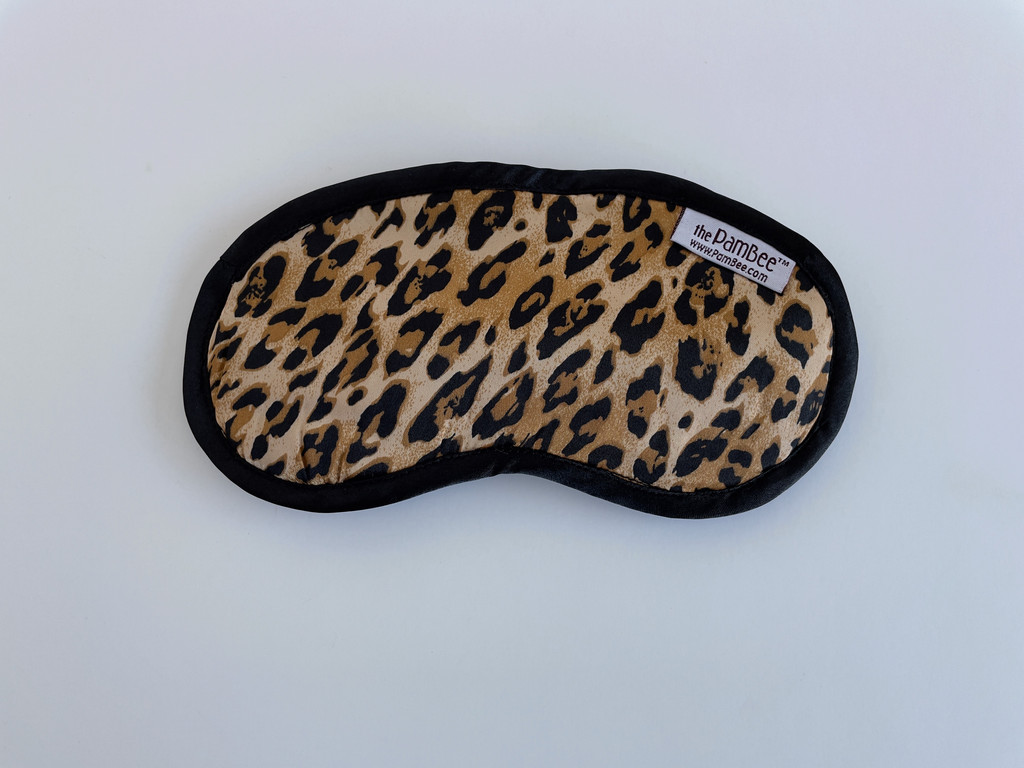 Our Luxurious eye mask comes with adjustable straps and are large enough to keep out all unwanted light. The eye mask are silky and soft on your eyes.