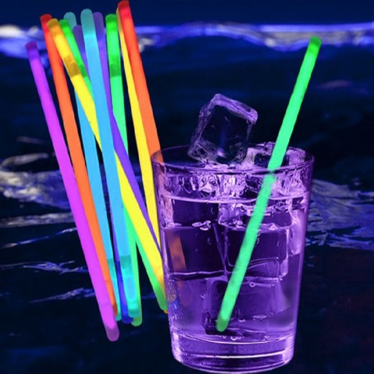 Glowing Straws: Lite Up Straws Add Colour to Your Drink, Even in the Dark