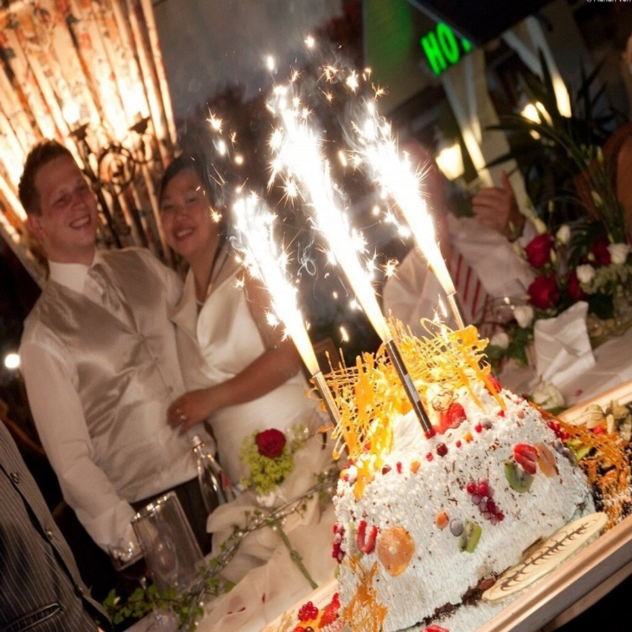 Birthday cake sparklers hi-res stock photography and images - Alamy