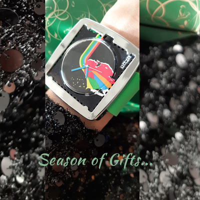 It is Season of Gifts.... Happy Wednesday everybody and a Happy Seasonal shopping !