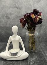 Merlot Strawflowers in Vase