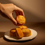 【早鳥20%OFF (End Aug 15 ) 8月25日開始出貨】THE PENINSULA Egg Custard Mooncakes Gift Box 半島 月餅禮盒【奶黃月餅8個】