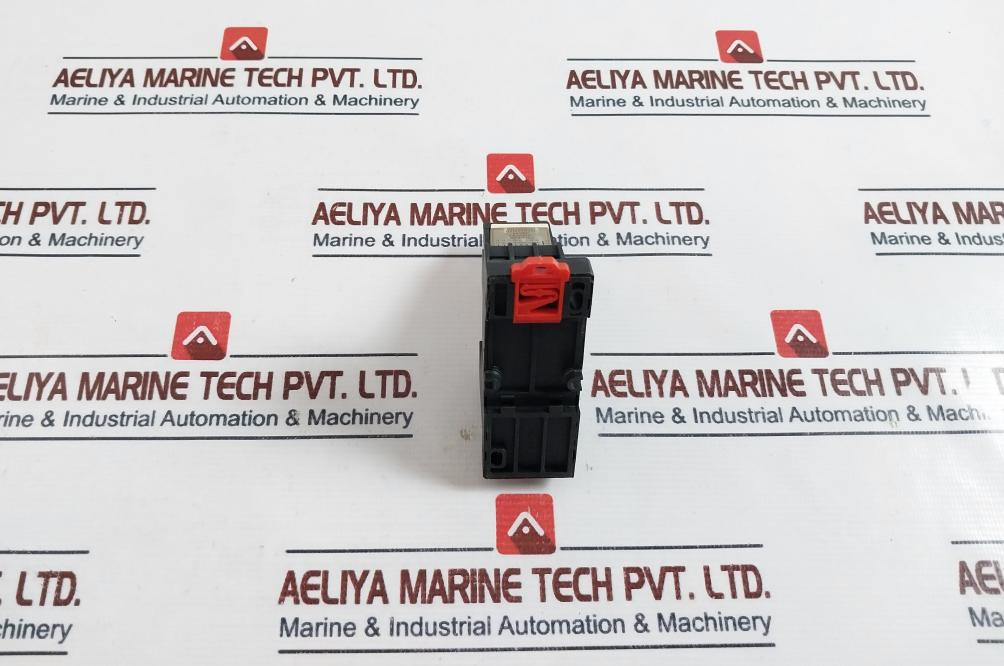 Telemecanique Rxm4Ab2Bd Relay With Rxze2M114 Socket