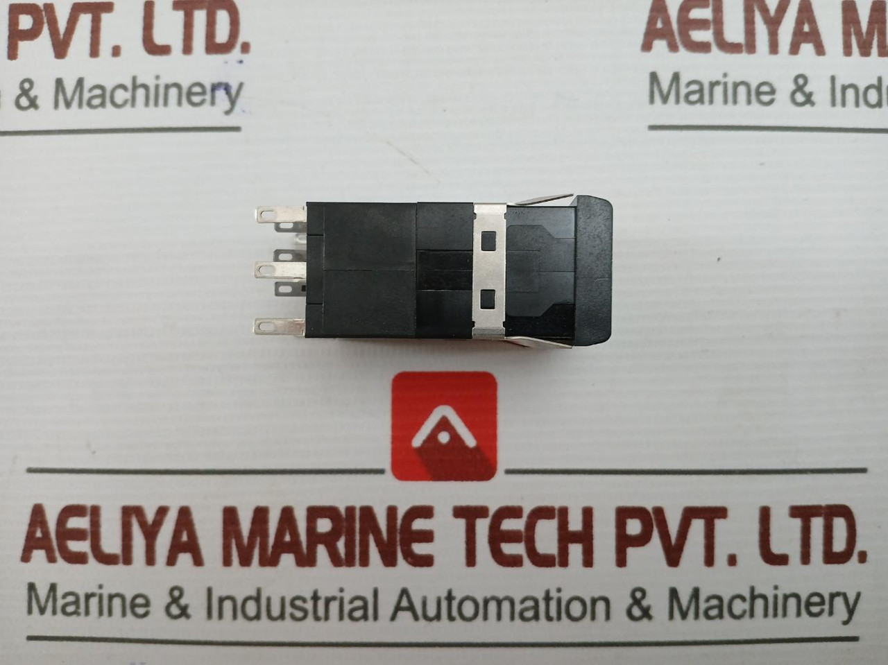 Push Button Switch Idec Part No. Mc3D-m10Rb