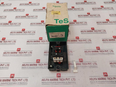 Schneider Electric Vcf02Ge Emergency Stop/Main Switch In Ip65 Enclosure - New Schneider Electric Vcf02Ge Emergency Stop/Main Switch In Ip65 Enclosure - New