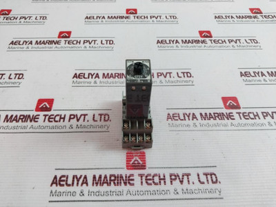 Idec Gt5Y-4Sn Electronic Timer With Base 24 Vdc