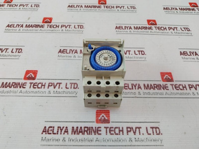 Schneider Electric 15365 Time Switch - Used
