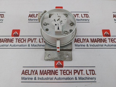Huba Control 604.99352 Mechanical Pressure Switch Used Huba Control 604.99352 Mechanical Pressure Switch Used