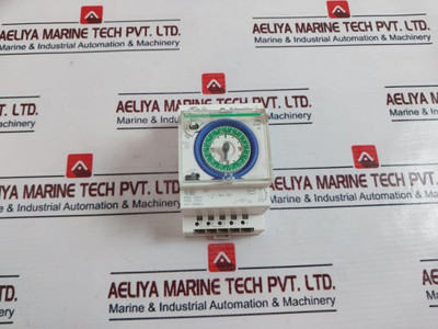 Schneider Electric Cct15365 Time Switch 50-60 Hz Used