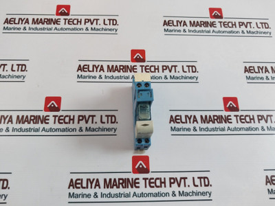 Finder 40.52S Plug In Relay With Socket Coil 95.05 10A 250-300V 99.02.9.024.99