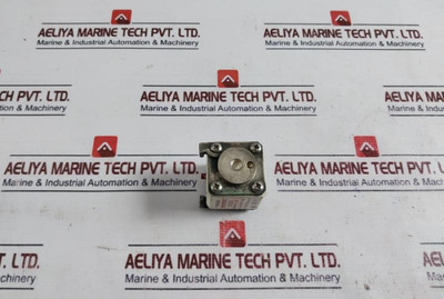 Ferraz V300053 Fuse Square Body 660-700V Ac 125A - Used Ferraz V300053 Fuse Square Body 660-700V Ac 125A - Used