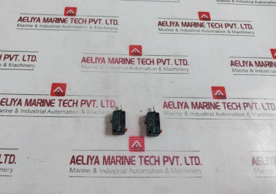 Lot Of 1X Omron V-16G-2C25 Microswitch Miniature Pin Plunger 0.1A 125V Dc 