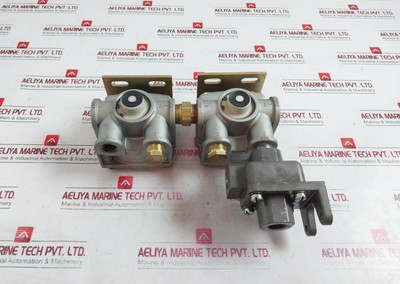 Bendix T-294866-d Pneumatic Shuttle Valve P54350-4, 296010 - Used