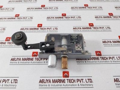 Schmersal Atv 59/4 Door Locking Device Av 15Lhe4X35 Ue 220 Vac Ie 2 A Etv 59/4 Used