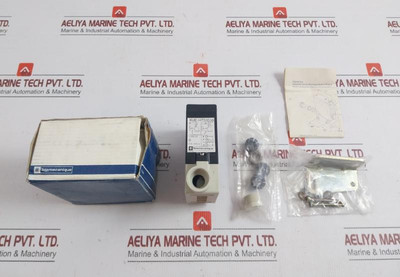 Photoelectric Detector Sensor 12…48V --- Telemecanique Xue-h753538