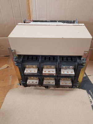 Merlin Gerin Masterpact M25 H1 Circuit Breaker 1000V 50/60Hz 2500Amp Merlin Gerin Masterpact M25 H1 Circuit Breaker 1000V 50/60Hz 2500Amp