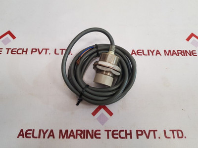 Omron E2E-x18My2 Proximity Switch Used Omron E2E-x18My2 Proximity Switch Used