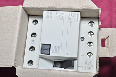 Siemens RCCB Circuit Breaker 25A Proction Scarfter Earth Leakage Siemens RCCB Circuit Breaker 25A Proction Scarfter Earth Leakage