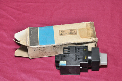 Fuji Electric Ah22-pl2 H Command Switch 100-110V 50-60Hz Fuji Electric Ah22-pl2 H Command Switch 100-110V 50-60Hz