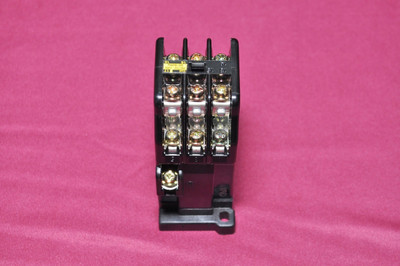 Fuji SRC50-2F/X 3A3B 200-220 VAC Relay by Fuji Electric