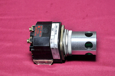 Allen-Bradley 800T-PAH16G Full Voltage Green Lens Push Button