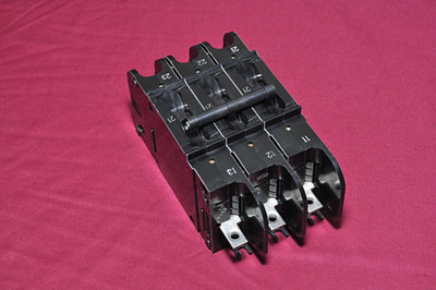 Heinemann 3Pole Circuit Breaker 600V 50/60Hz 107A Heinemann 3Pole Circuit Breaker 600V 50/60Hz 107A