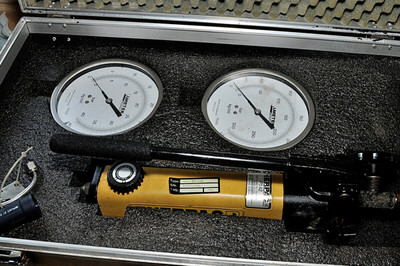 Jf Instruments Mgc-high Pressure Cal. System - Enerpac P142 Jf Instruments Mgc-high Pressure Cal. System - Enerpac P142