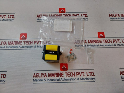 Current Transformer Socomec Tcb 28-30 - 250/5A New Current Transformer Socomec Tcb 28-30 - 250/5A New