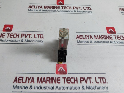 Omron H3Y-2 Timer With Base Y92H-3 Ac250V 50/60Hz