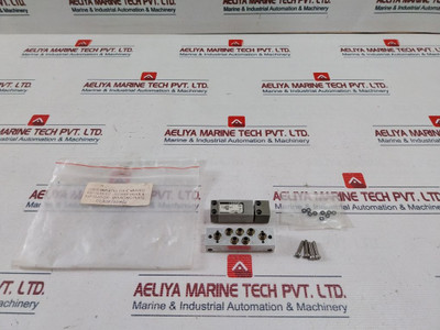 Bosch 0 820 223 011 637-10-63-027-5/2 Way Pneumatic Valve Set