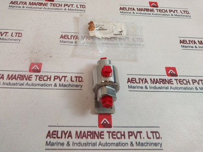 Shuttle Valve Gilmore 1/2" 27017 Valve Co. Shuttle Valve Gilmore 1/2" 27017 Valve Co.