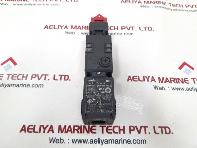 Omron Guard Lock Safety-door Switch - IEC60947-5-1