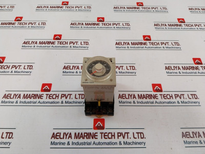 Omron H3Cr-a Timer Relay With Base 100-240Vac